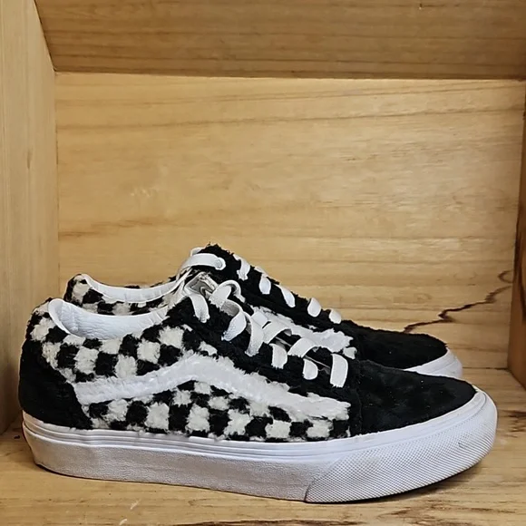 Vans Unisex Old Skool Sherpa Sneakers in Black/Checkerboard - Picture 3 of 9